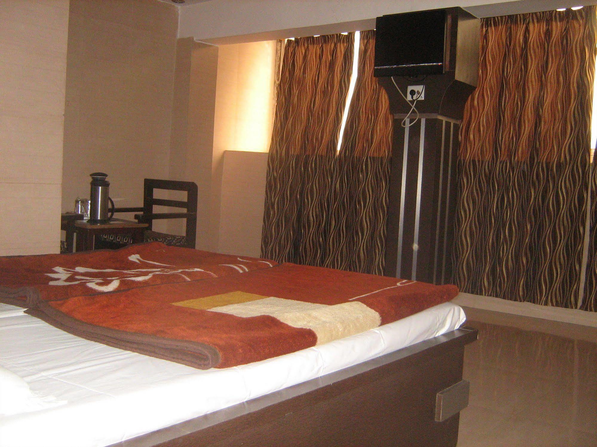 Hotel Gyan Haridvár Kültér fotó