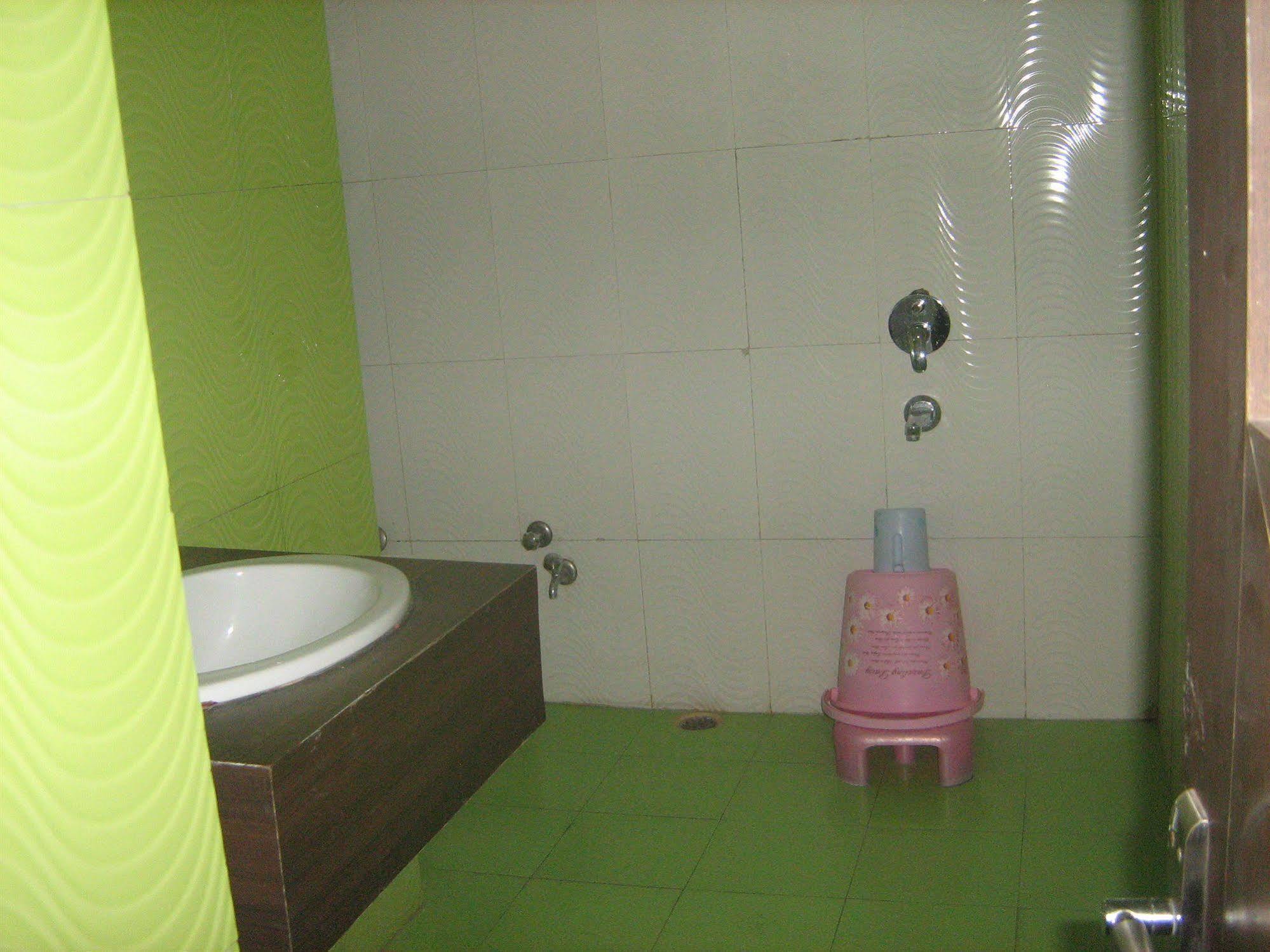 Hotel Gyan Haridvár Kültér fotó