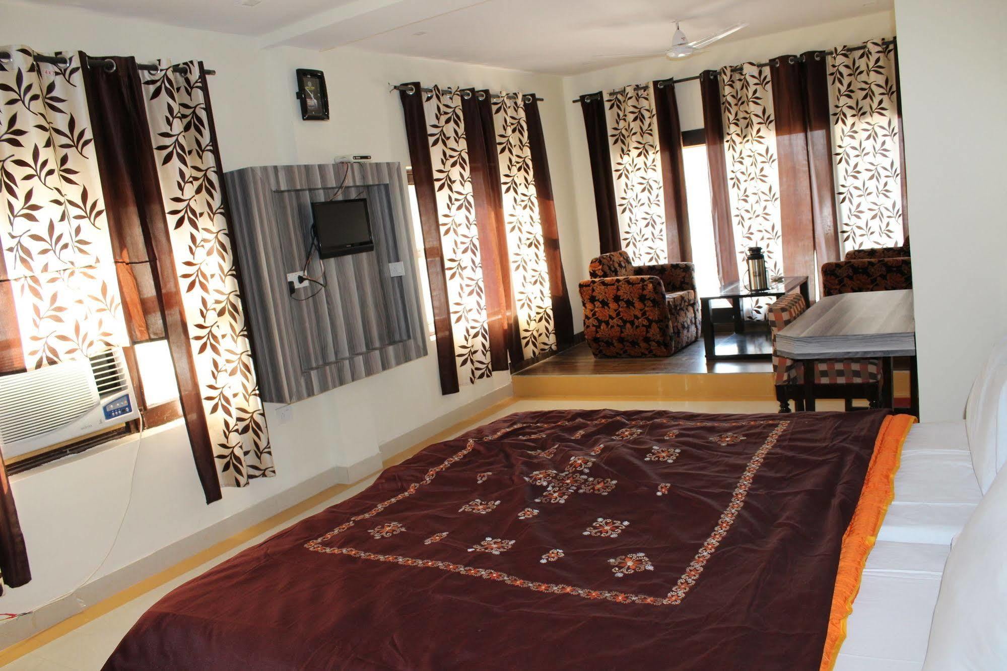 Hotel Gyan Haridvár Kültér fotó