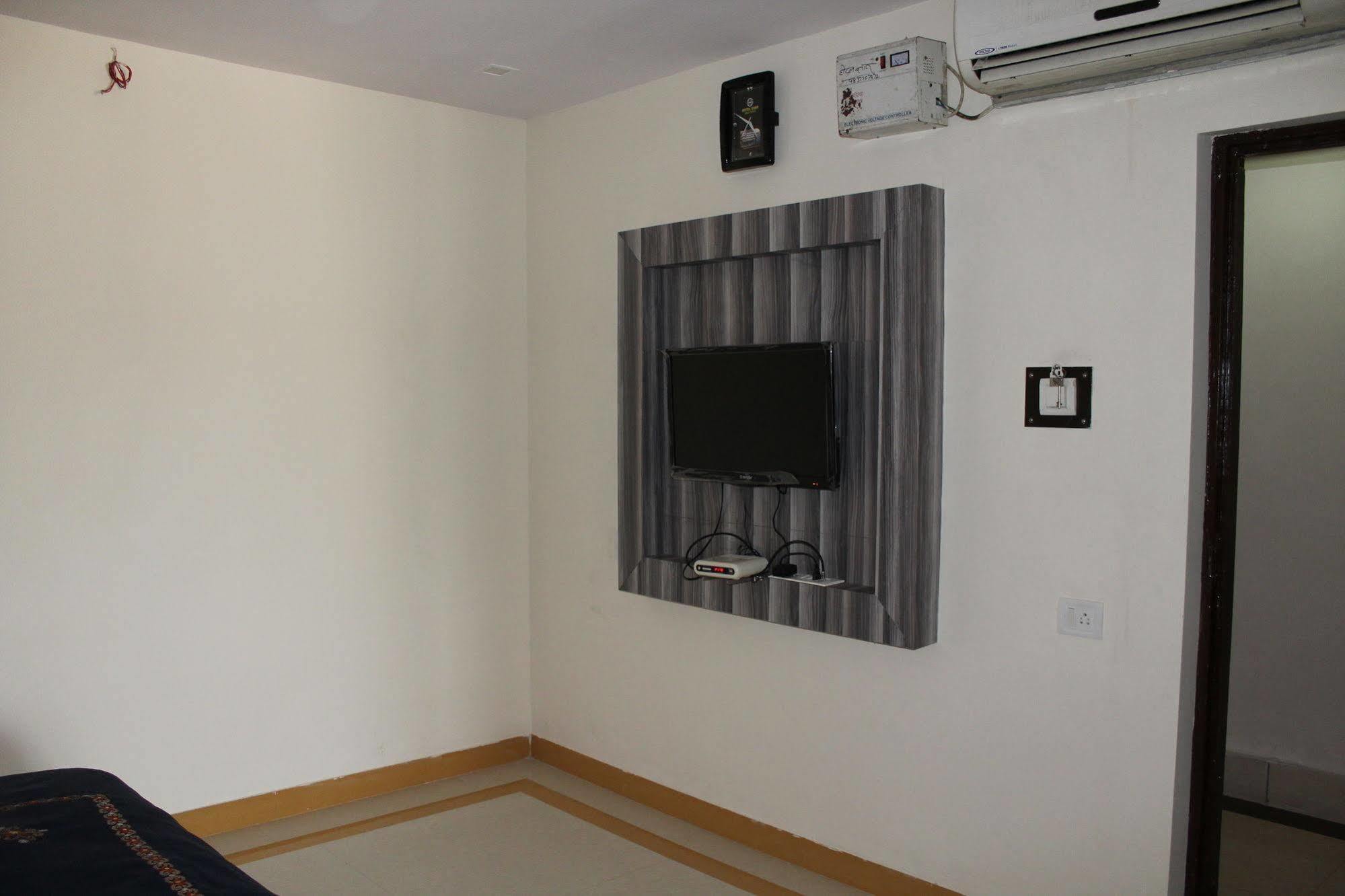 Hotel Gyan Haridvár Kültér fotó